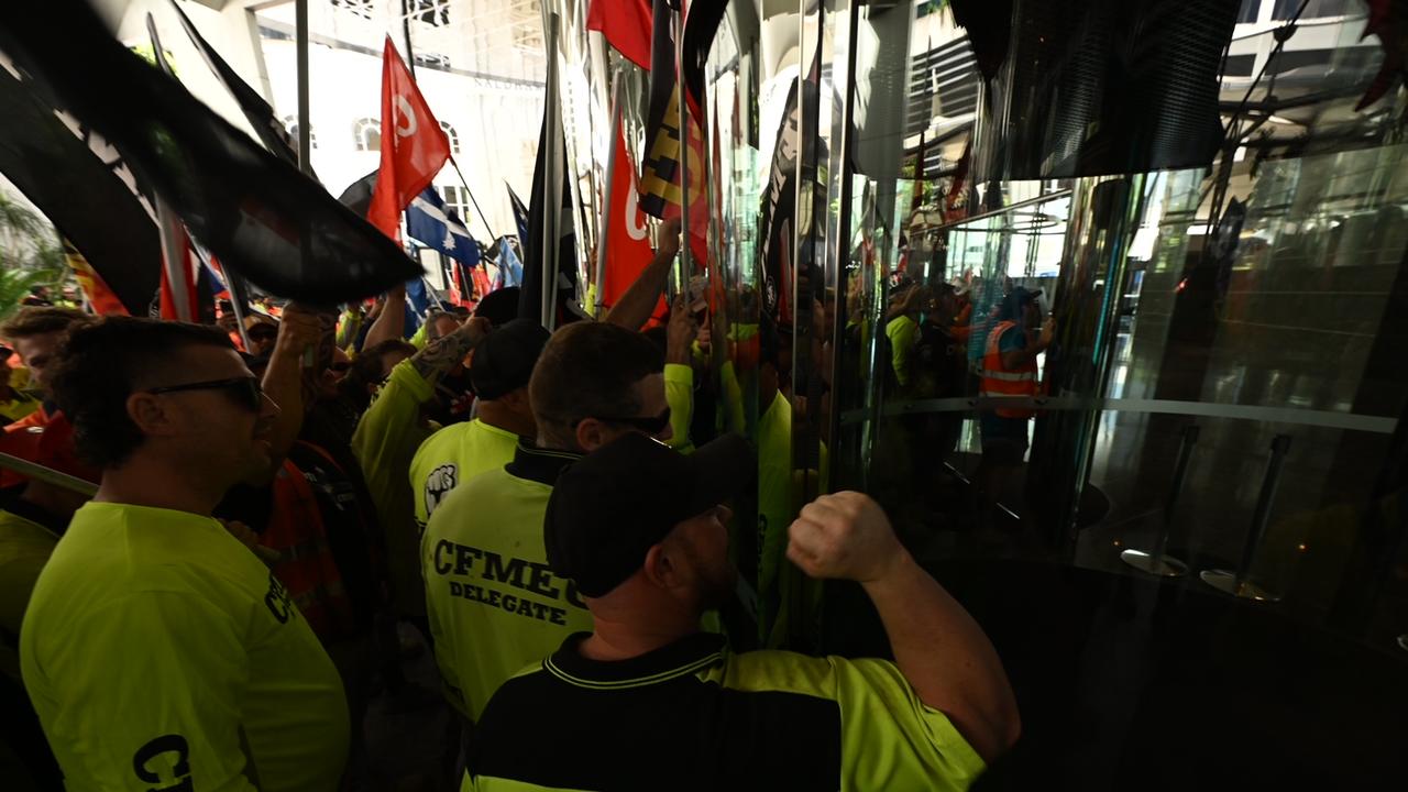 The CFMEU protests in the Brisbane CBD. Picture: Lyndon Mechielsen