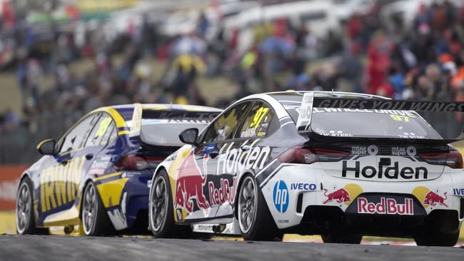 Mark Winterbottom of Team Irwin Racing and Shane Van Gisbergen of Team Red Bull Holden Racing during racing at Symmons Plains. Pic: Chris Kidd.