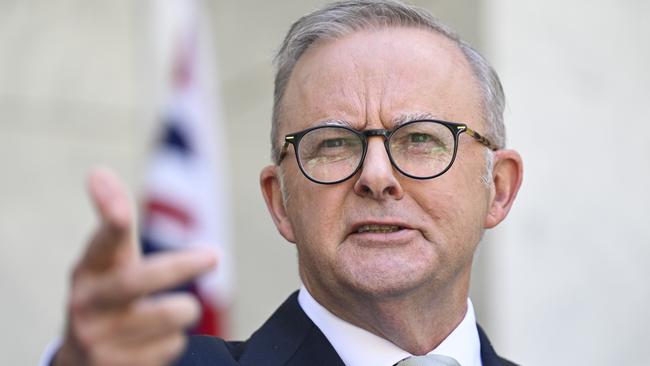 Anthony Albanese has made an election promise to ‘finish’ the NBN. Picture: NewsWire / Martin Ollman