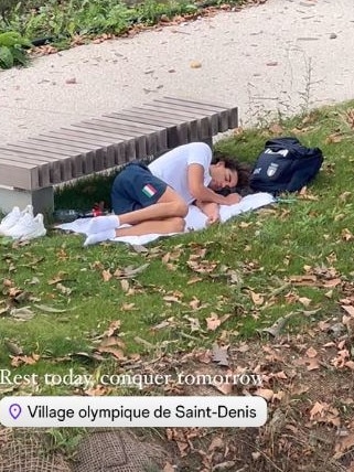 Thomas Ceccon was spotted sleeping on a towel in a park. Picture: Instagram@huseinalireza