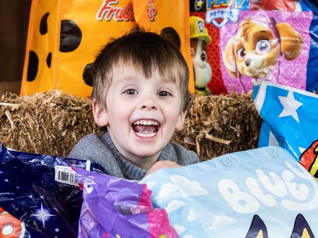 ADELAIDE, AUSTRALIA - NewsWire Photos 11th August, 2023:  Alfie (4) getting excited with show bags at the Adelaide Royal Show. Picture: NCA NewsWire / Kelly Barnes