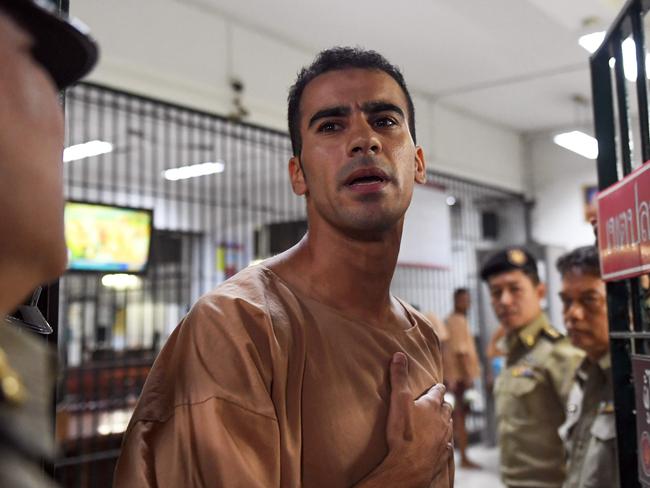 Hakeem al-Araibi, a Bahraini refugee and Australian resident, is escorted to a courtroom in Bangkok on February 4, 2019. - Hakeem al-Araibi, who was detained by Thai immigration authorities in late November 2018 after arriving in Bangkok for a vacation with his wife, fears torture and even death if he is returned to his homeland. (Photo by Lillian SUWANRUMPHA / AFP)