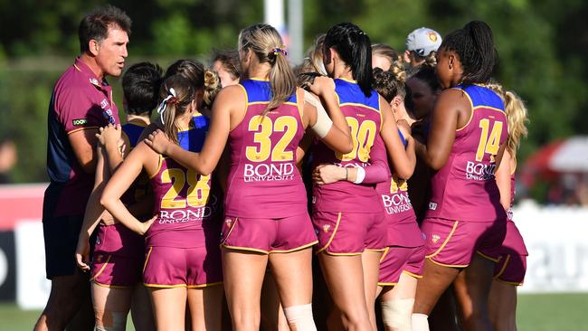 Craig Starcevich talks to his players during the club’s loss to Melbourne. Picture: AAP Images 