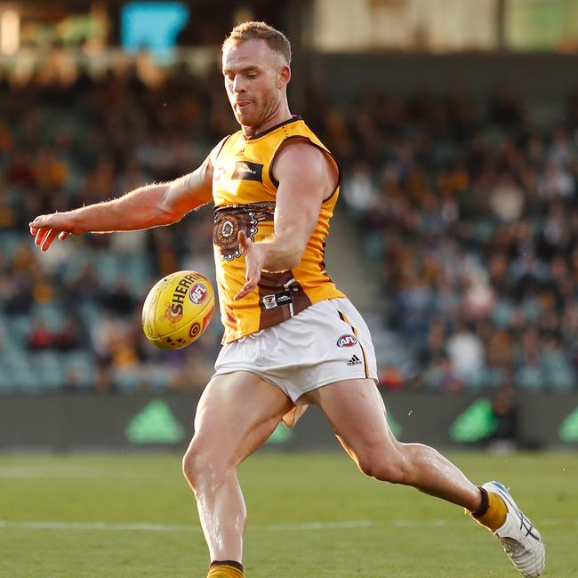 Tom Mitchell has the lowest kick rating at the Hawks. Picture: Dylan Burns/AFL Photos via Getty Images