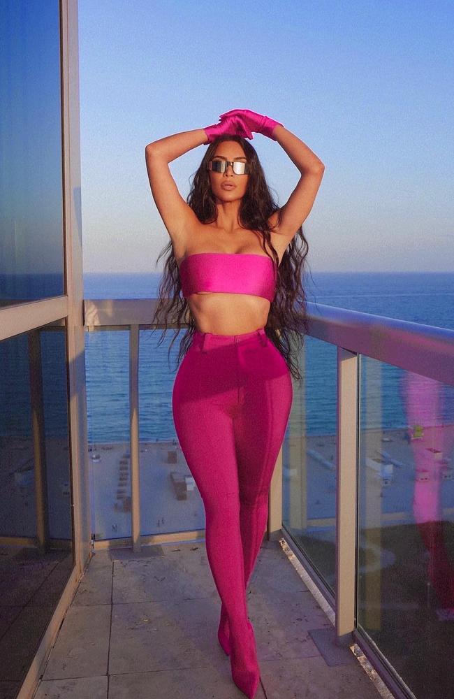 Kim Kardashian Stuns in All-Pink Ensemble – Complete with Gloves! – After  SKIMS Swim Launch