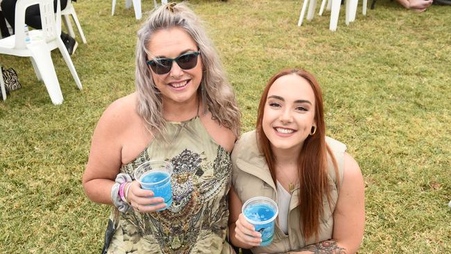 Hello Sunshine Music &amp; Food Festival. Sharon Smith and Daisy Didcock Picture: David Smith