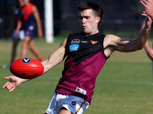 VAFA: Old Brighton v Old Haileybury: Joshua Gasparini of Old Haileybury (L) has a kick smothered by Harry Hill of Old Brighton at Brighton Beach Oval on Saturday 22nd of April 2023 in Brighton, Victoria, Australia.Picture: Hamish Blair