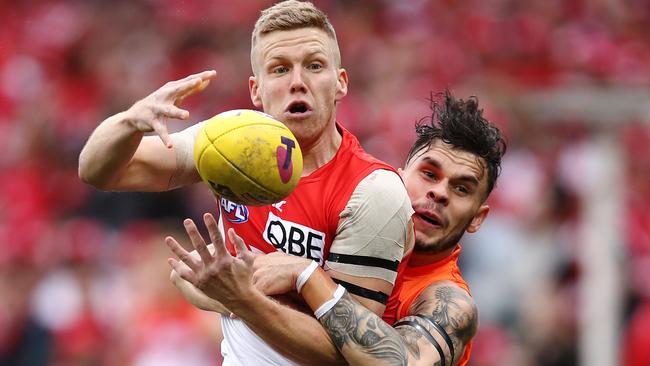 Dan Hannebery in action for Sydney.