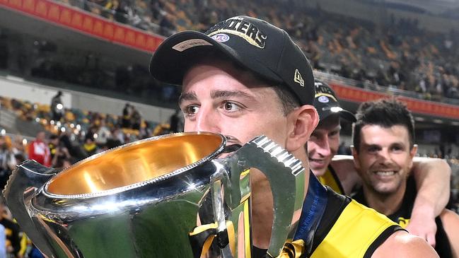 Jason Castagna kisses the premiership cup during Richmond’s lap of honour.