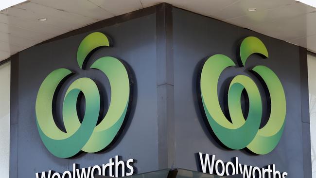 The shopper was disappointed when he was unable to get a cash out from a Woolies store. Picture: NCA NewsWire / Nikki Short