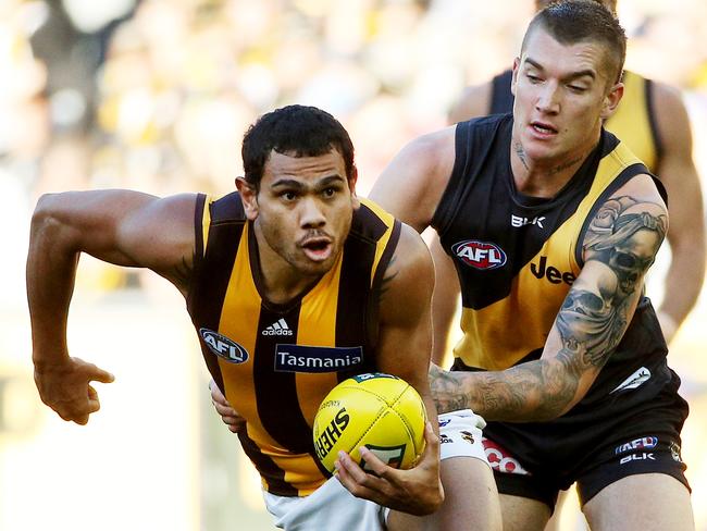 Round 6: Richmond v Hawthorn MCG. Cyril Rioli gets tackled by Dustin MArtin.  April 27th 2014. Picture : Colleen Petch.