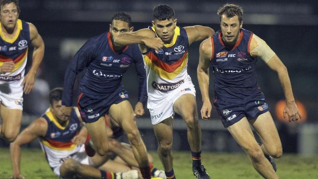 Norwood's Mitchell Wilkins and Crow's Tyson Stengle compete for the ball. Picture: Dean Martin