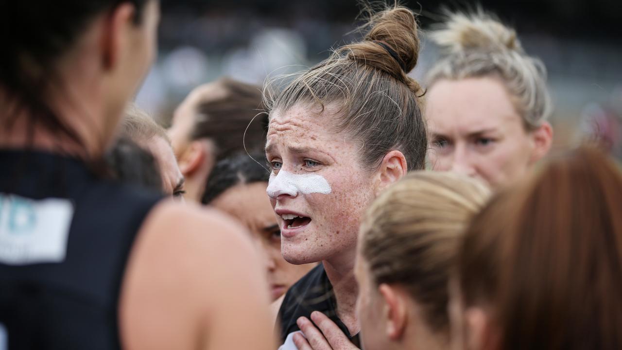 Brianna Davey urges her teammates on.