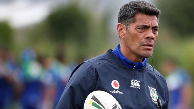 Warriors coach Stephen Kearney watches on during a New Zealand Warriors NRL media opportunity at Mount Smart Stadium on December 10, 2018 in Auckland, New Zealand. (Photo by Fiona Goodall/Getty Images)