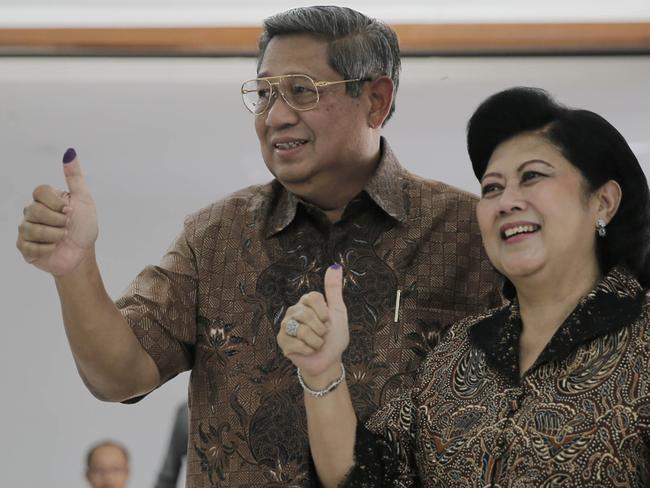 Outgoing Indonesian President Susilo Bambang Yudhoyono and First Lady Ani Yudhoyono display their inked fingers after voting in the Indonesian election yesterday. Picture: AFP Photo/presidensby.info/Abror Rizki