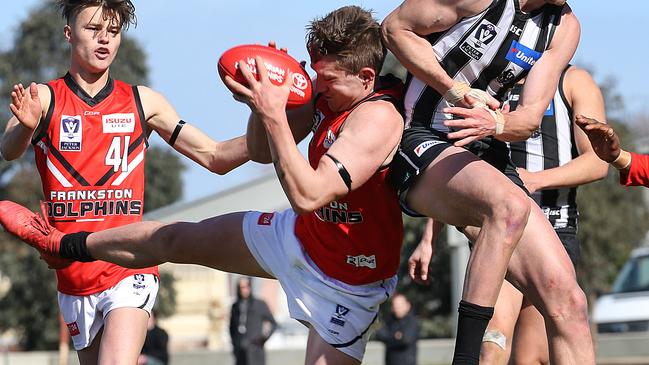 Corey Rich of Frankston marks under heavy pressure. Picture: Ian Currie