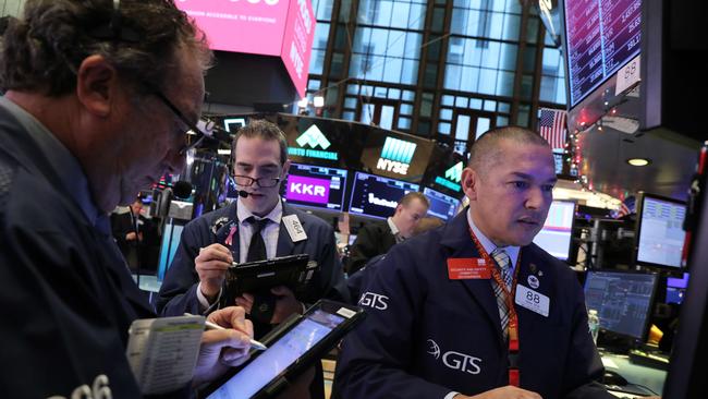 NEW YORK, NEW YORK - DECEMBER 06: Traders work on the floor of the New York Stock Exchange (NYSE) on December 06, 2018 in New York City. The Dow Jones industrial average fell over 400 points in morning trading as investors fears increased over a potential trade war between China and America.   Spencer Platt/Getty Images/AFP == FOR NEWSPAPERS, INTERNET, TELCOS & TELEVISION USE ONLY ==