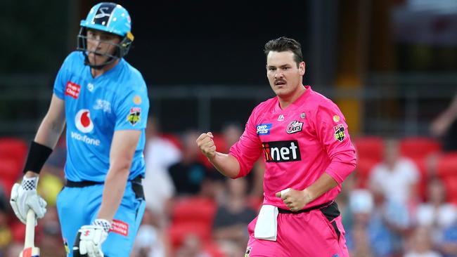 Ben Manenti of the Sixers celebrates after dismissing Matthew Renshaw of the Strikers takes a catch to dismiss Phil Salt during the Big Bash League match between the Adelaide Strikers and the Sydney Sixers at Metricon Stadium, on January 03, 2021, in Gold Coast, Australia. (Photo by Chris Hyde/Getty Images)