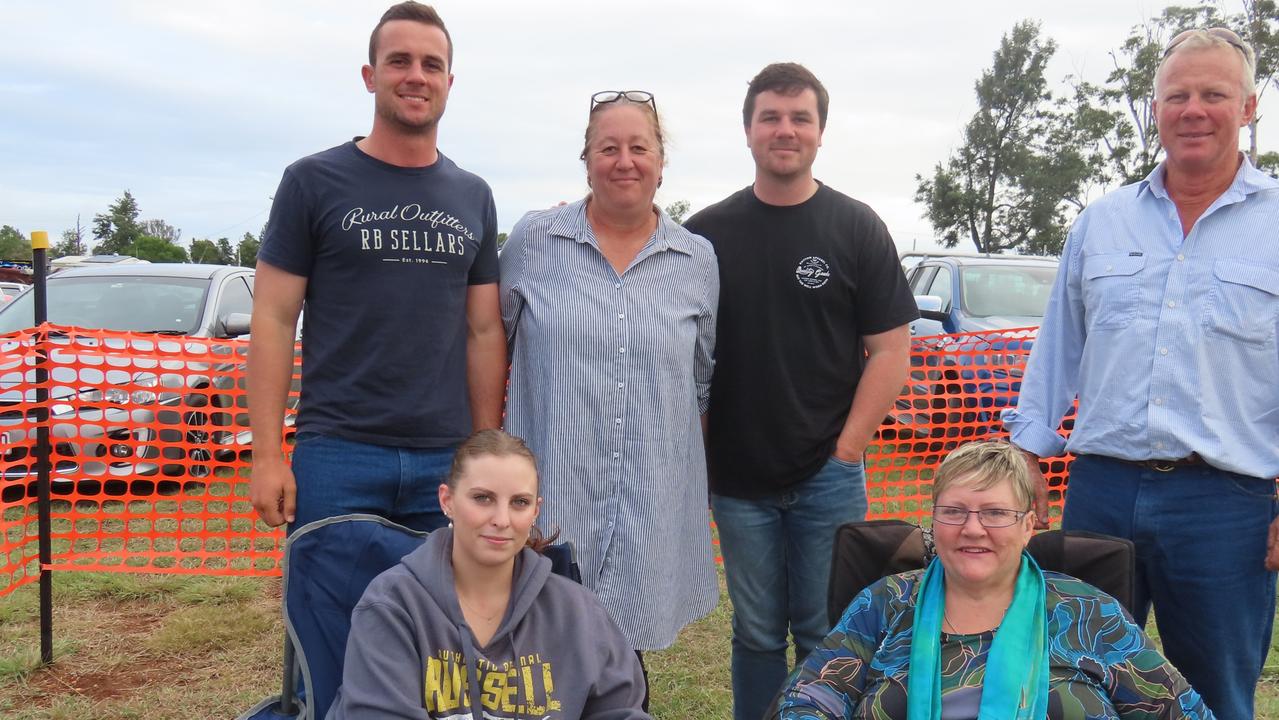 Sam Reddan, Tiana Reimers, Tracy Cockerill, Jodi Reddam, Richard Reddam, Mitch Reddam at ‘Dinner Under the Stars’ by the Kingaroy Men’s Shed.