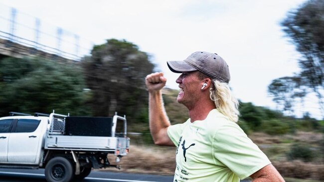 Australians have been supporting him as he's run thousands of kilometres across the country. Image: @bradfarleyphoto via Instagram