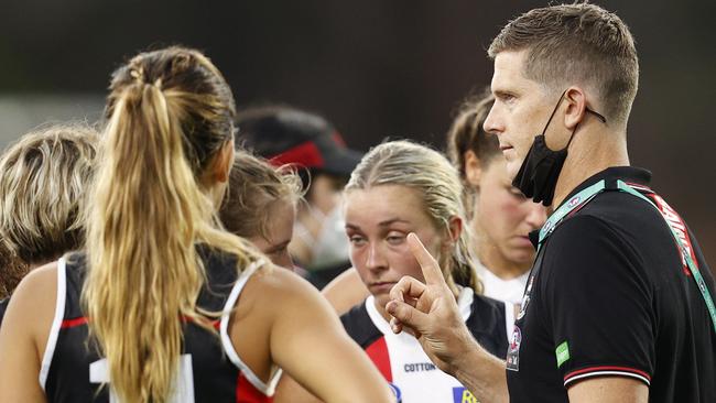 St Kilda coach Nick Dal Santo tries to rally his players. Picture: Getty Images