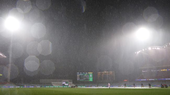 Rain falls during day three of the 2nd Domain Test between Australia and Pakistan at the Adelaide Oval. Picture: Mark Kolbe/Getty Images