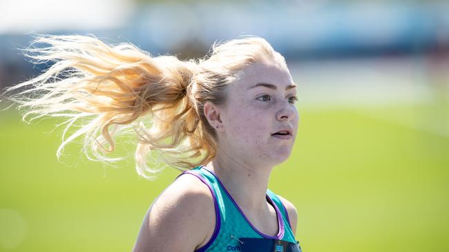 Hayley Kitching from Coffs Harbour winning 1500m 19 years final.