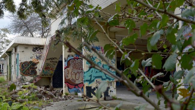 The derelict buildings on Canterbury Rd, Ringwood have a prominent position on Canterbury Rd, directly opposite Ringwood Public Golf Course and next door to a childcare centre.