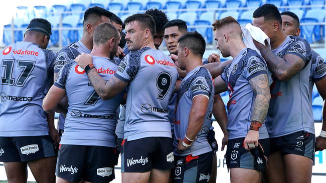 Warriors players are seen during the round 2 NRL match between New Zealand Warriors and Canberra Raiders at CBUs Super Stadium in the Gold Coast, Saturday, March 21, 2020. (AAP Image/Dave Hunt) NO ARCHIVING, EDITORIAL USE ONLY