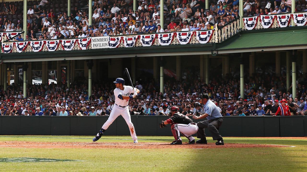  Major League Baseball - Saturday: Bush shows off stadium