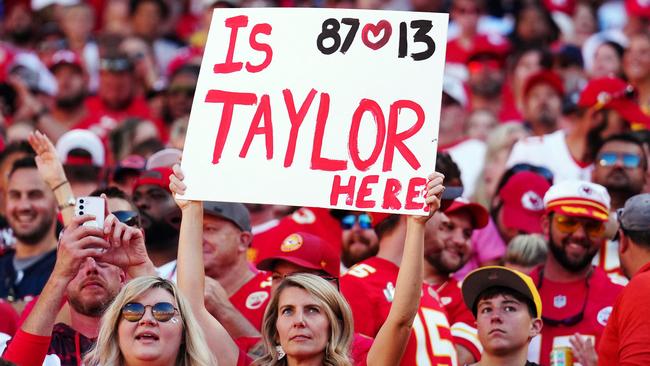 A fan Taylor swift holds u a sign during a game between the Chicago Bears and the Kansas City Chiefs at GEHA Field at Arrowhead Stadium on September 24, 2023 in Kansas City, Missouri. Jason Hanna/Getty Images/AFP (Photo by Jason Hanna / GETTY IMAGES NORTH AMERICA / Getty Images via AFP)