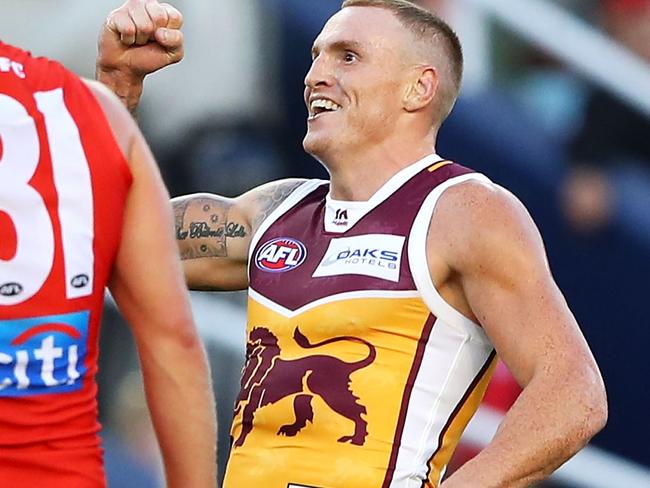 SYDNEY, AUSTRALIA - FEBRUARY 17:  Harrison Marsh of the Swans looks dejected as Mitch Robinson of the Lions celebrates kicking the final goal and victory during the AFLX grand final match between the Sydney Swans and the Brisbane Lions at Allianz Stadium on February 17, 2018 in Sydney, Australia.  (Photo by Mark Kolbe/Getty Images)