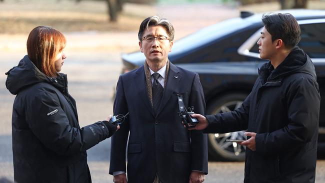 Oh Dong-woon (C), chief of the Corruption Investigation Office for High-ranking Officials, speaks to journalists. Picture; Yonhap/AFP.