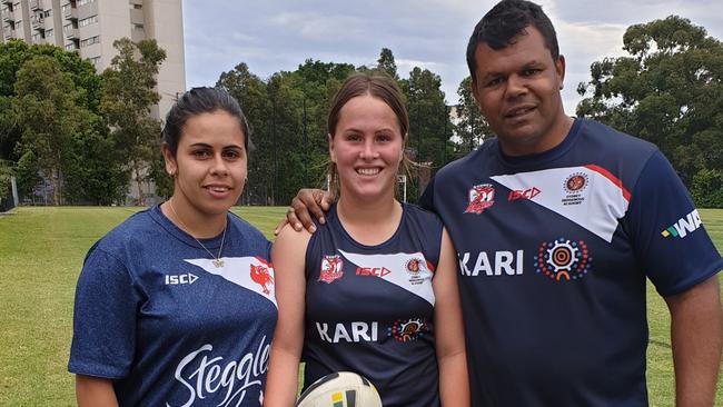 Mabel Park State High School women's rugby league player Keilee Joseph in 2018 with Roosters star Nikia Davis Welch and coach Dean Widders