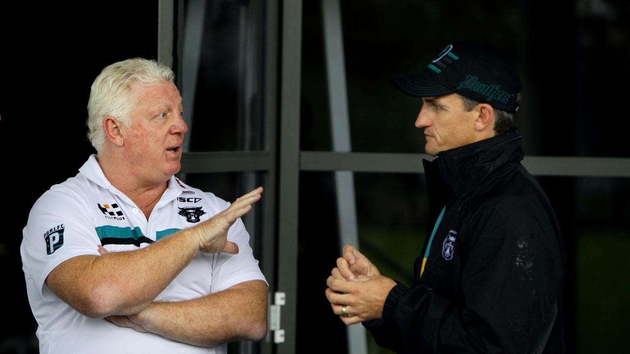 Phil Gould (L) talks with coach Ivan Cleary during Panthers training in 2012.