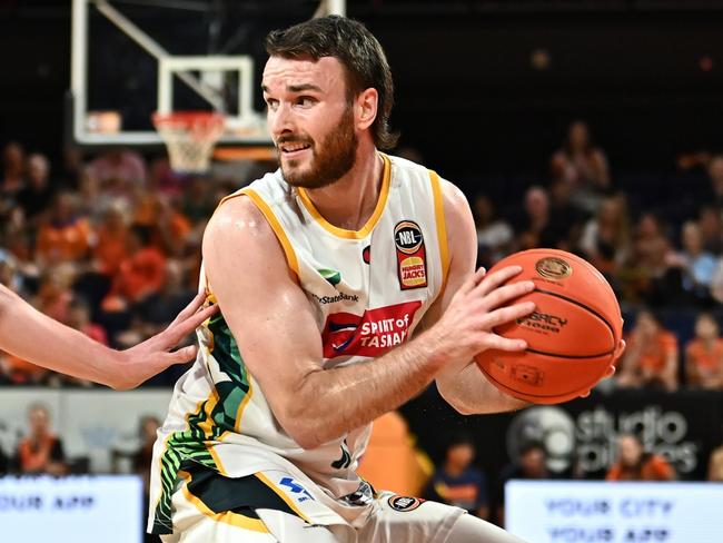 CAIRNS, AUSTRALIA - JANUARY 20: Sean Macdonald of the JackJumpers in action during the round 16 NBL match between Cairns Taipans and Tasmania Jackjumpers at Cairns Convention Centre, on January 20, 2023, in Cairns, Australia. (Photo by Emily Barker/Getty Images)