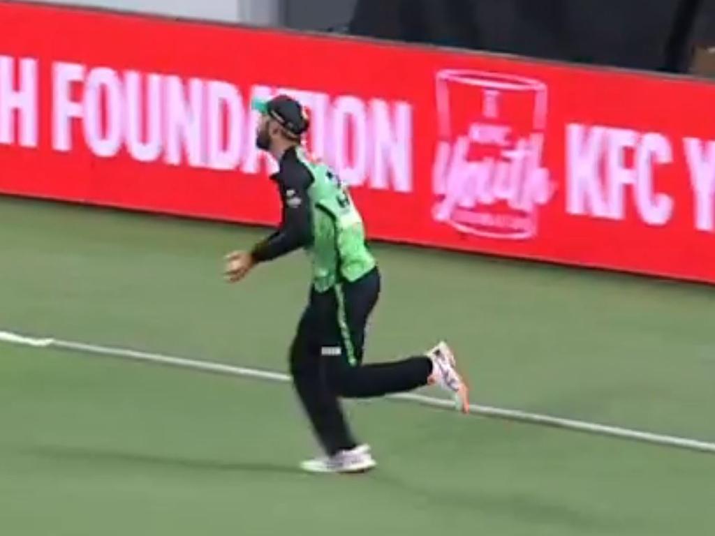 Glenn Maxwell completed the catch in the field of play and immediately entered the discussion for greatest BBL catch of all time. Picture. FOX Sports