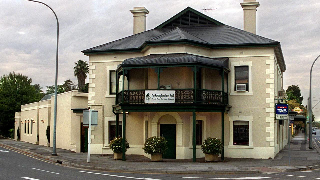 Buckingham Arms hotel building in 1999.