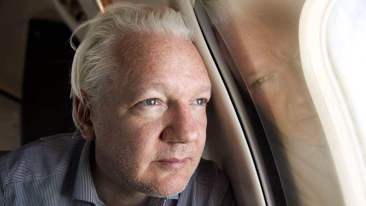 Julian Assange looks out the plane window on the way to his final court case – and on the way to being a free man. Picture: AFP PHOTO / Courtesy of the WikiLeaks X account @wikileaks