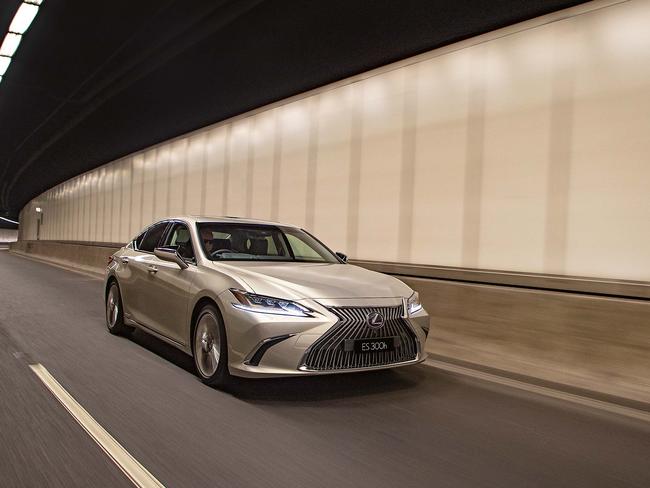 TWAM-20190406  embargo for TWAM 6 APRIL 2019NO REUSE WITHOUT PERMISSIONLexus ES 300H pic : Lexus