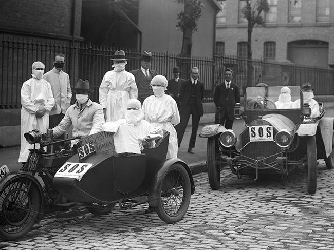 Nurses leaving Blackfriars Depot, Chippendale 1919. Picture: State Library