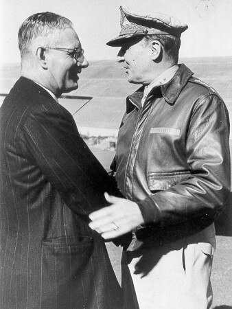 John Curtin and US general Douglas MacArthur in Sydney in 1943.