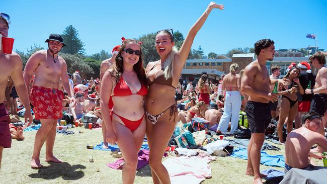 Beachgoers Ciara Rooney and Natasha Moore are enjoying the sun. Picture: NewsWire / Flavio Brancaleone