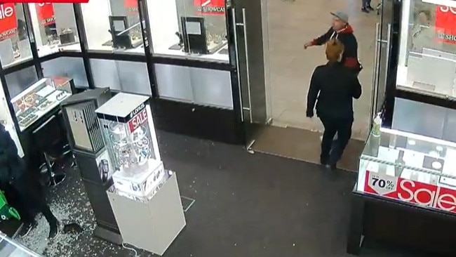 The moment a Victorian dad rushed into jewellery store upon hearing louds bangs and screams. Picture: 9News