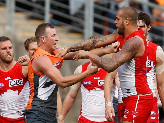 SYDNEY, AUSTRALIA - SEPTEMBER 10: Lance Franklin of the Swans and Steve Johnson of the Giants clash at the quarter time break during the 2016 AFL First Qualifying Final match between the Sydney Swans and the GWS Giants at ANZ Stadium on September 10, 2016 in Sydney, Australia. (Photo by Michael Willson/AFL Media/Getty Images)