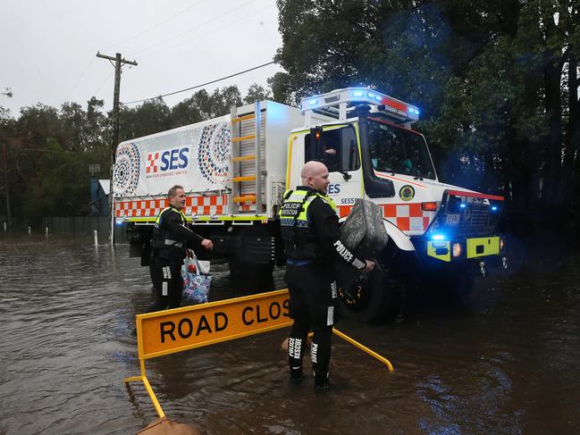 Flooding response in Tuggerawong. Picture: Sue Graham