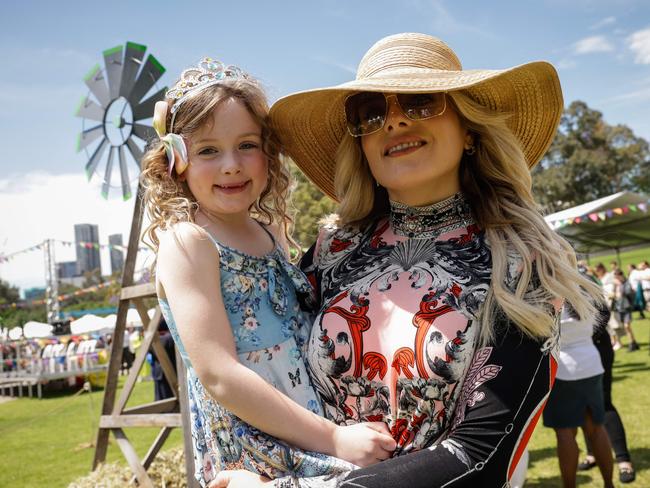 Members of the public wait for Britain King Charles III to arrive for a community BBQ in Sydney on October 22, 2024. (Photo by Brook Mitchell / POOL / AFP)