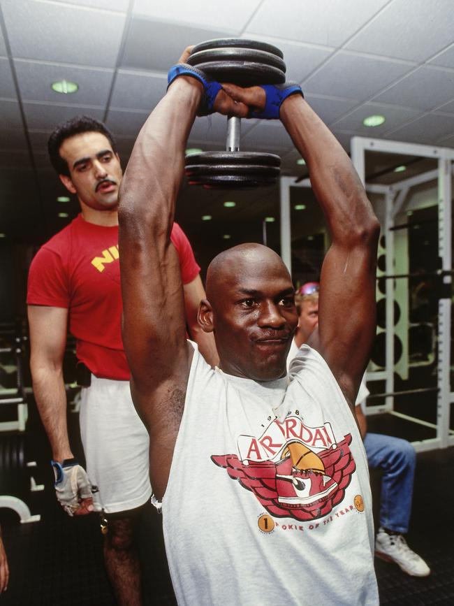 Tim Grover watches Michael Jordan lift weights in 1991. Grover was Jordan’s personal trainer for 15 years. (Photo by Andrew D. Bernstein/NBAE via Getty Images)