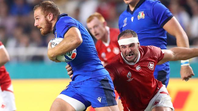 FUKUOKA, JAPAN - SEPTEMBER 26: Giulio Bisegni of Italy escape the tackle of Tyler Ardron of Canada during the Rugby World Cup 2019 Group B game between Italy and Canada at Fukuoka Hakatanomori Stadium on September 26, 2019 in Fukuoka, Japan. (Photo by Mark Kolbe/Getty Images)