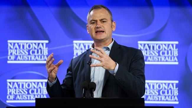 Climate 200 founder Simon Holmes a Court addresses the National Press Club.